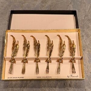 janis Collection set of 6
24K Gold Plated Decorative Fork Set new open box